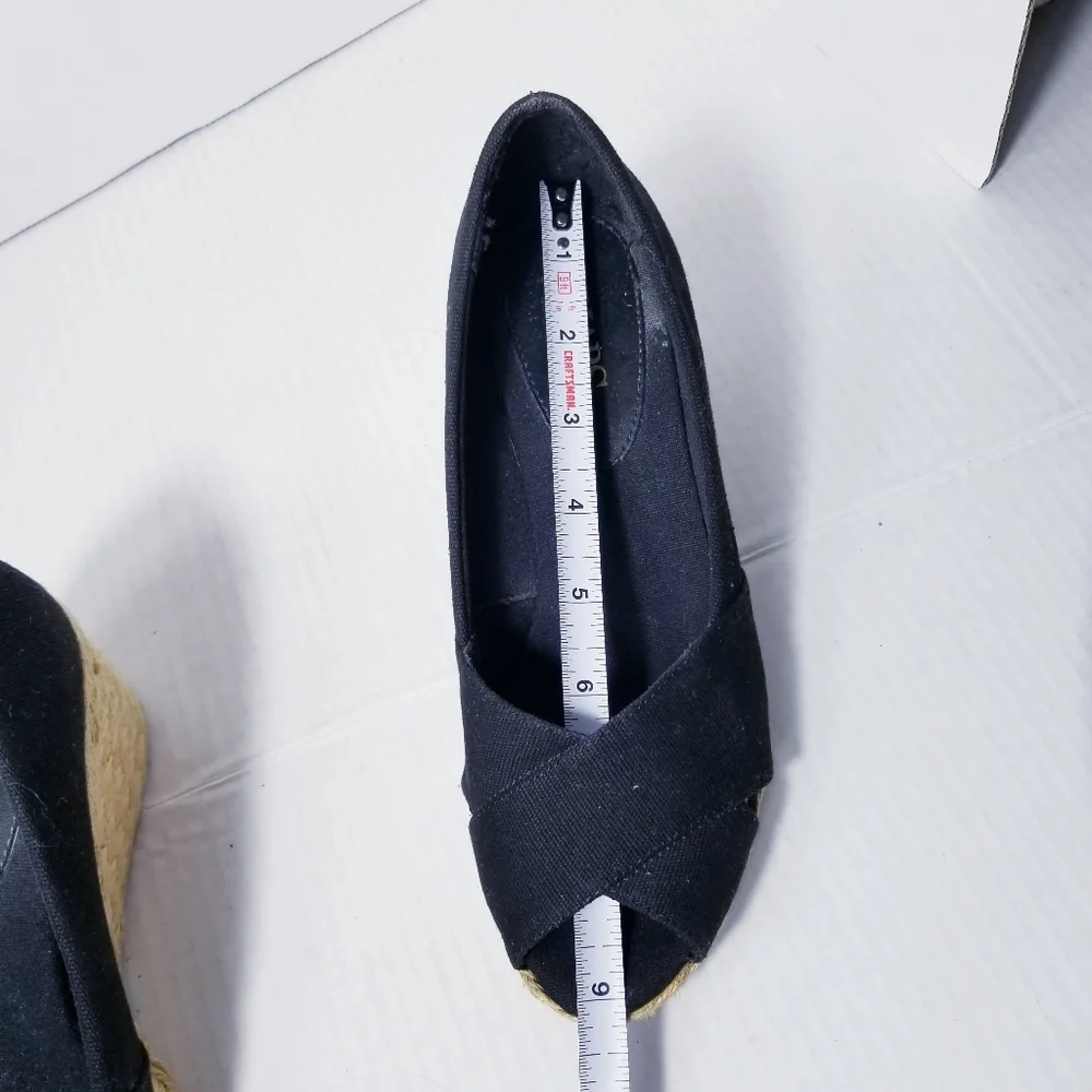 CHAPS OPEN TOE WEDGE ESTIMATED SIZE 6.5